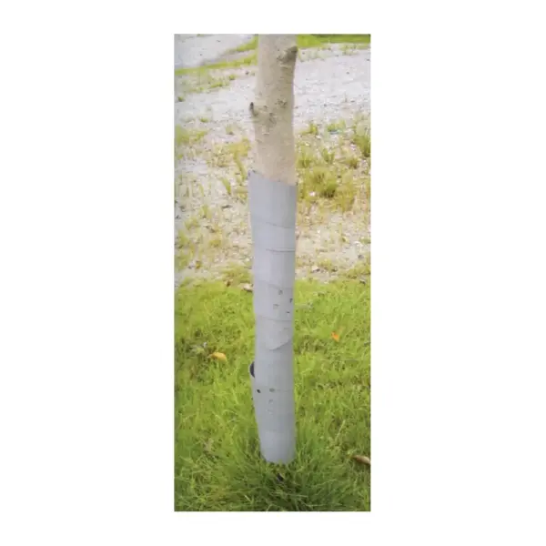 <p>Ochráňte si mladé stromčeky pred tým