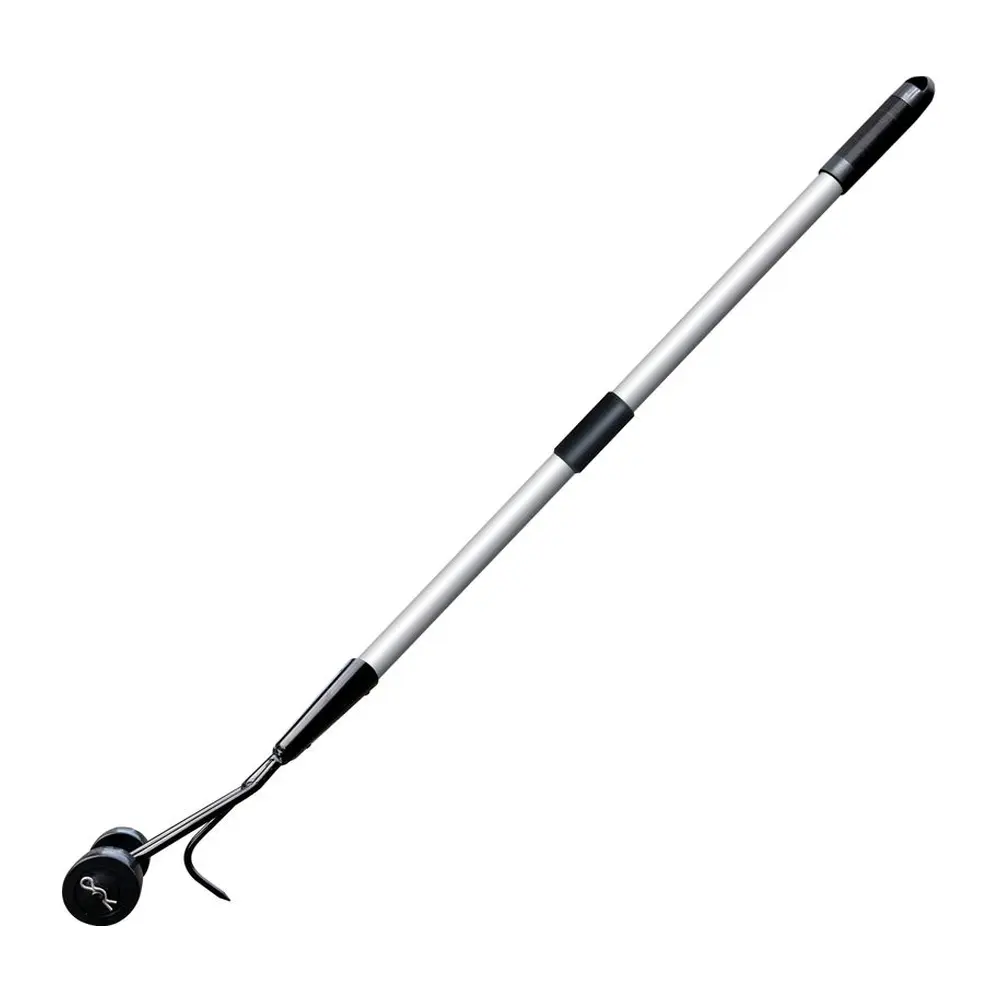 Odstráňovač buriny AQUACRAFT® 380910 je perfektným doplnkom každej záhrady. Odstráňovač buriny je vybavený odolným nožom určeným na vytrhávanie buriny zo štrbín medzi dlaždicami. O jednoduchú manipuláciu sa postarajú praktické kolieska. Pohodlie pri práci zabezpečí kvalitná