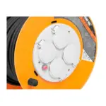 Maximálna záťaž rozvinutého kábla je 3000 W/13 A. Maximálna hodnota navinutého kábla môže dosiahnuť 1000 W/4