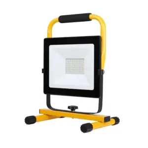 O priamočiare a jasné svetlo sa dokáže postarať reflektor Worklight BL2S50A1-D3. Uhol svietenia je taktiež nastaviteľný od 0 - 120°. Svietivosť dosahuje až 4000 lm s teplotou farby 4000 K a príkonom 50 W. 