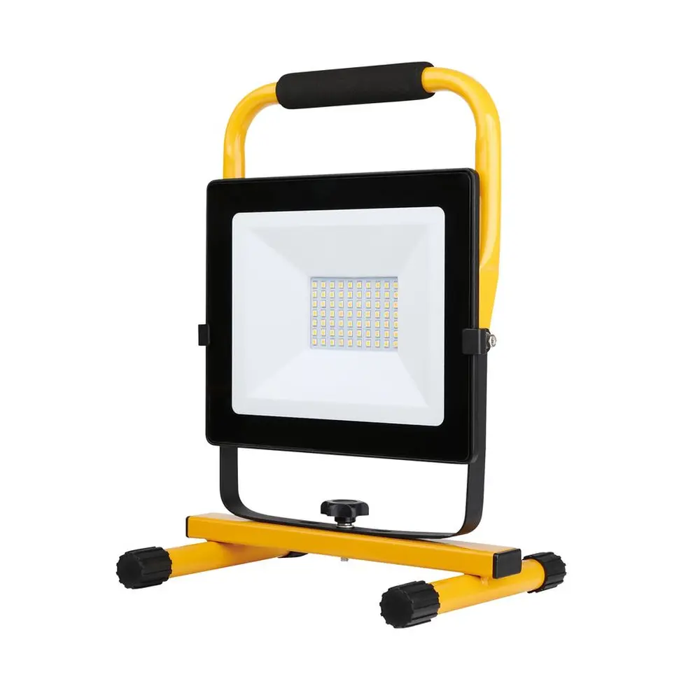 O priamočiare a jasné svetlo sa dokáže postarať reflektor Worklight BL2S50A1-D3. Uhol svietenia je taktiež nastaviteľný od 0 - 120°. Svietivosť dosahuje až 4000 lm s teplotou farby 4000 K a príkonom 50 W. 