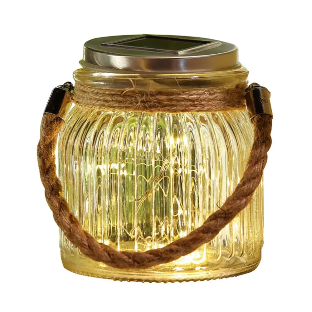 Solárna lampa s povrazom na zavesenie je elegantným doplnkom každej záhrady. Môžete si ju zavesiť na strom alebo položiť kamkoľvek chcete
