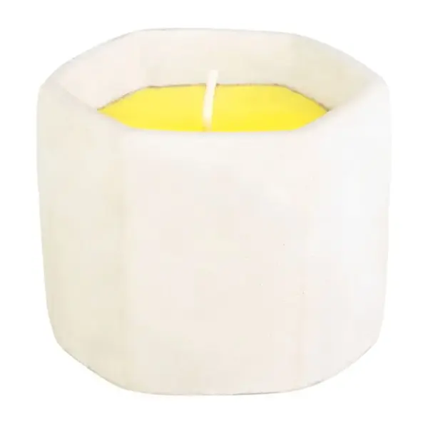 <p>Sviečka Citronella v štýlovej nádobke prevonia Váš domov sviežou citrusovou vôňou. Doba horenia : 12 hodín. Rozmery : 90x75 mm.</p>