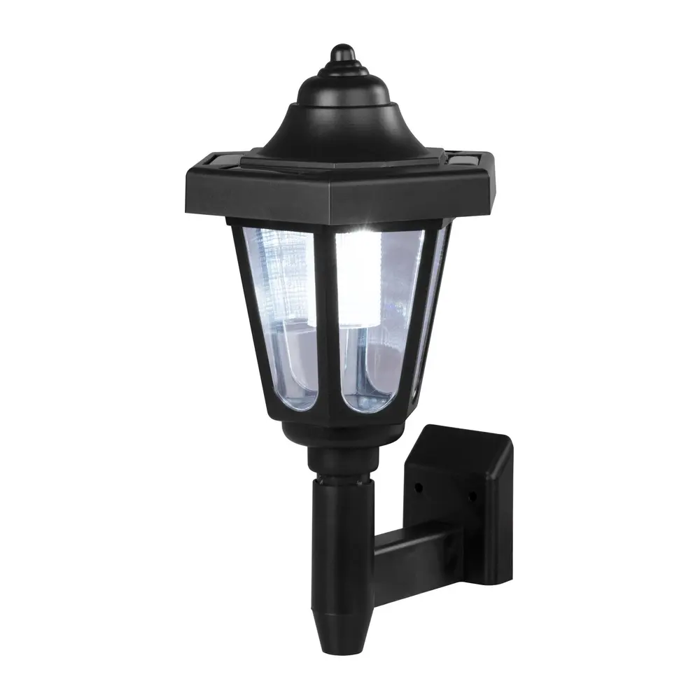 Dizajnová solárna lampa Strend Pro Solar Adria je moderným doplnkom každej záhrady. Počas dňa solárny panel konvertuje slnečnú energiu na elektrickú energiu