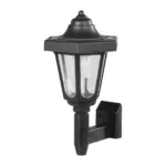 ktorá sa ukladá do dobíjateľnej batérie. V noci sa svetlo automatický zapne a využíva uloženú energiu. Lampa tak prostredníctvom LED diódy svieti príjemným svetlom. Rozmery tejto plastovej lampy sú 16