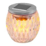 ktorá sa ukladá do dobíjateľnej batérie. V noci sa svetlo automatický zapne a využíva uloženú energiu. Lampa tak prostredníctvom 6 LED diód svieti príjemným svetlom. Rozmery lampy sú 10 x10 cm. Sellbox obsahuje 6 ks lámp.