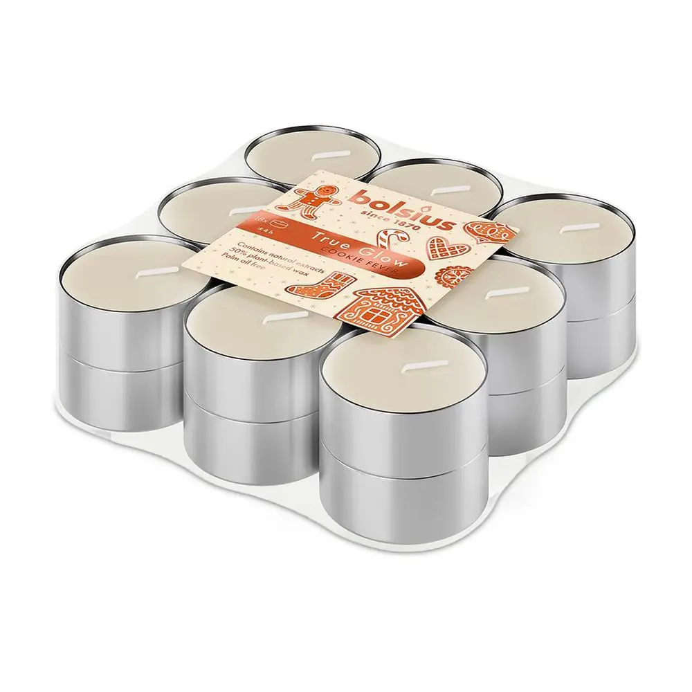 Pridajte do svojej vianočnej výzdoby tú pravú atmosféru s vonnými čajovými sviečkami Bolsius Tealight Cookie Fever v elegantnej béžovej farbe. Táto sviečka naplní váš domov vôňou čerstvo upečených cookies