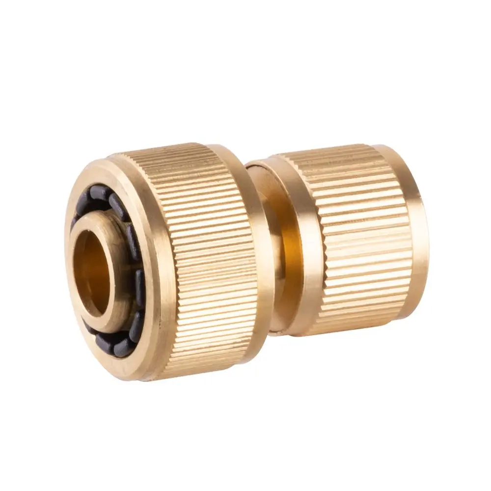 Sada spojok Strend Pro Garden GF343 je ideálnym riešením pre efektívne zavlažovanie vášho záhradného priestoru. S adaptérom 3/4"-1 a spojkami 3/4" je jednoduché a pohodlné pripojiť dýzu a zabezpečiť optimálne zalievanie pre vaše rastliny.