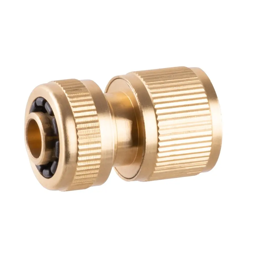 Sada spojok Strend Pro Garden GF341 je ideálnym riešením pre zavlažovanie vašej záhrady. S adaptérom 3/4"-1 a spojkami 1/2" sa jednoducho pripojíte k hadici a s dýzou dosiahnete presné a efektívne zalievanie rastlín. Buďte pripravení na letné dni s touto praktickou a spoľahlivou sadou spojok.