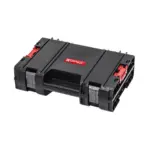Kufrík na náradie Qbrick System PRO je univerzálny a modulárny box na elektrické náradie. Tento kufrík zaručuje bezpečné skladovanie a prepravu drahého a špecializovaného náradia. Je vybavený dvojitou ochrannou penou a robustnými polyamidovými sponami ďalej zaisťuje jej obsah. Tesnenie veka poskytuje ochranu pred prachom a vodou. Polyamidové bočné konektory umožnia kombinovať QS PRO Toolcase s ďalšími modulmi radu Qbrick System PRO (Cart