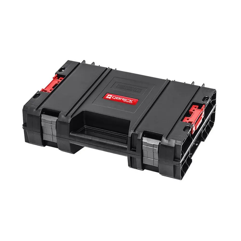 Kufrík na náradie Qbrick System PRO je univerzálny a modulárny box na elektrické náradie. Tento kufrík zaručuje bezpečné skladovanie a prepravu drahého a špecializovaného náradia. Je vybavený dvojitou ochrannou penou a robustnými polyamidovými sponami ďalej zaisťuje jej obsah. Tesnenie veka poskytuje ochranu pred prachom a vodou. Polyamidové bočné konektory umožnia kombinovať QS PRO Toolcase s ďalšími modulmi radu Qbrick System PRO (Cart