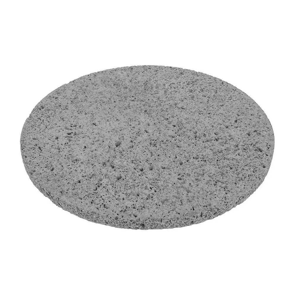 Pizza kameň pre gril Kamado Egg 21" je nevyhnutnou príslušenstvom pre každého milovníka grilovania. S jeho pomocou môžete pripraviť dokonalú pizzu s chrumkavým cestom priamo na vašom grile Kamado Egg 21". Užite si autentickú taliansku chuť v pohodlí vašej záhrady s týmto praktickým kameňom.