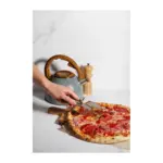 vďaka čomu ľahko a presne nakrájate pizzu či slané koláče na dokonalé kúsky.