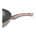 táto panvica je pre Vás ako stvorená. Panvica Wok MagicHome Coffee Brown Line je vyrobená zo zliatiny hliníka s nepriľnavým povrchom a vnútorným 2-vrstvovým mramorovým náterom. Vonkajší povrch obsahuje matný hnedý teplovzdorný náter. Má 3 mm indukčné dno