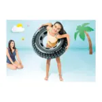 Detský nafukovací kruh Intex® 59252NP Giant Tire je originálny a zábavný doplnok na letné vodné dobrodružstvá. S priemerom 91 cm ponúka pohodlnú oporu pri plávaní a zároveň zaujme svojím netradičným dizajnom v štýle obrovského pneumatikového kolesa.