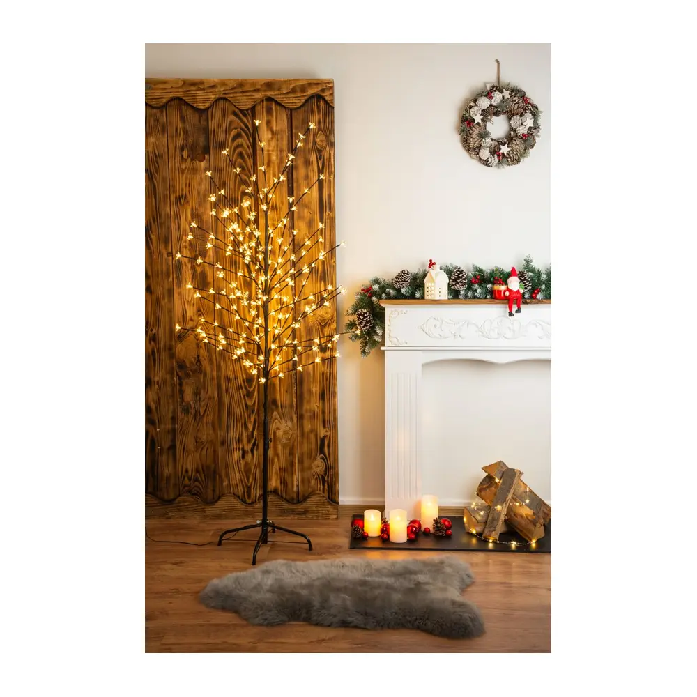 Strom MagicHome Cherry Tree s 192 teplými bielymi LED svetlami je ideálnym doplnkom pre váš exteriér. S jednoduchým zapojením do 230 V zásuvky a výškou 1