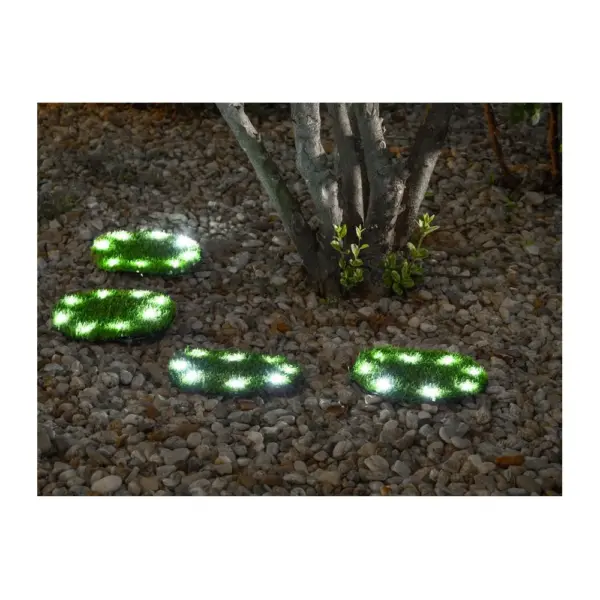 <p>Trávnaté solárne platne s 8 LED sú moderným doplnkom každej záhrady