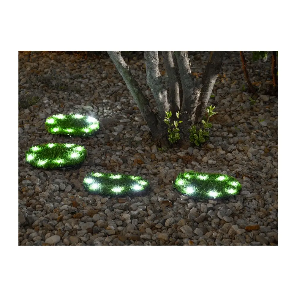 Trávnaté solárne platne s 8 LED sú moderným doplnkom každej záhrady