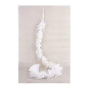 Girlanda MagicHome by nemala chýbať vo výbave vášho interiéru počas vianočných sviatkov. Je to vkusná páperová girlanda. Farba je biela. Jej priemer je 3 cm a dĺžka je 150 cm. Balenie obsahuje 4 ks.