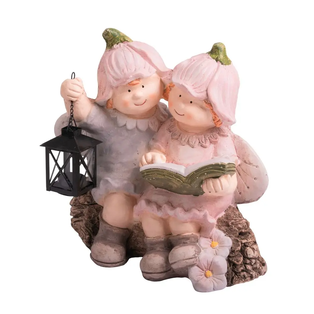 Krásna dekorácia Chlapček a dievčatko MagicHome s knihou a lampášom dodá šmrnc Vašej záhrade. Do lampášu pridajte sviečku a bude krásne svietiť. Rozmery: 32