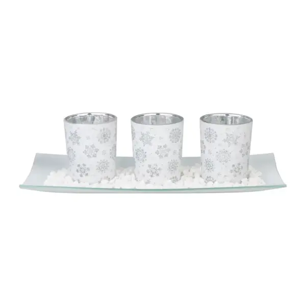 <p>Pridajte do svojho domova elegantný a vianočný nádych so svietnikom MagicHome. Tento krásny biely svietnik je umiestnený na štýlovom podnose s rozmermi 26x12x7 cm