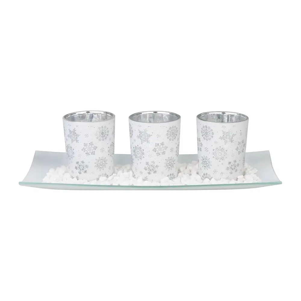 Pridajte do svojho domova elegantný a vianočný nádych so svietnikom MagicHome. Tento krásny biely svietnik je umiestnený na štýlovom podnose s rozmermi 26x12x7 cm