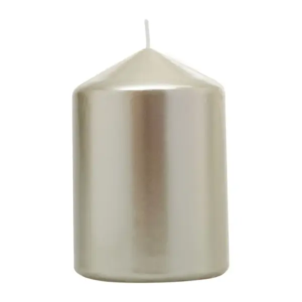 <p>Vneste do svojho domova teplo a sviatočný lesk so sviečkou MagicHome! Táto elegantná valcová sviečka s rozmermi 7x10 cm v sýtej farbe šampaň a s metalickým efektom je dokonalým doplnkom pre vašu vianočnú výzdobu. S dlhou dobou horenia až 35 hodín vám zaručí príjemnú atmosféru počas celých sviatkov.</p>