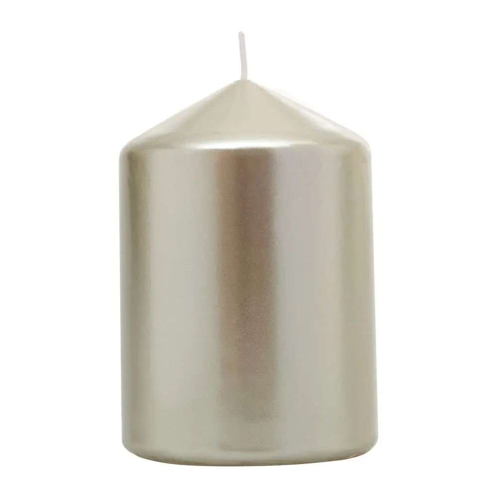 Vneste do svojho domova teplo a sviatočný lesk so sviečkou MagicHome! Táto elegantná valcová sviečka s rozmermi 7x10 cm v sýtej farbe šampaň a s metalickým efektom je dokonalým doplnkom pre vašu vianočnú výzdobu. S dlhou dobou horenia až 35 hodín vám zaručí príjemnú atmosféru počas celých sviatkov.
