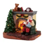 Dekorácia MagicHome Santa s dieťaťom pri krbe skrášli váš domov počas vianočného obdobia. Je to vianočná dekorácia s LED osvetlením. Farba LED je teplá biela a počet LED je 1. Disponuje funkciou jednoduchého svietenia a spínačom ON/OFF. Dekorácia slúži len na vnútorné používanie. Napájanie zabezpečujú 2 x LR44batérie