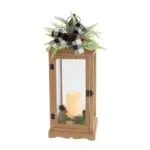 Pridajte do svojho domova kúzlo Vianoc s vianočným lampášom MagicHome. Táto elegantná dekorácia je vybavená LED osvetlením s teplou bielou farbou