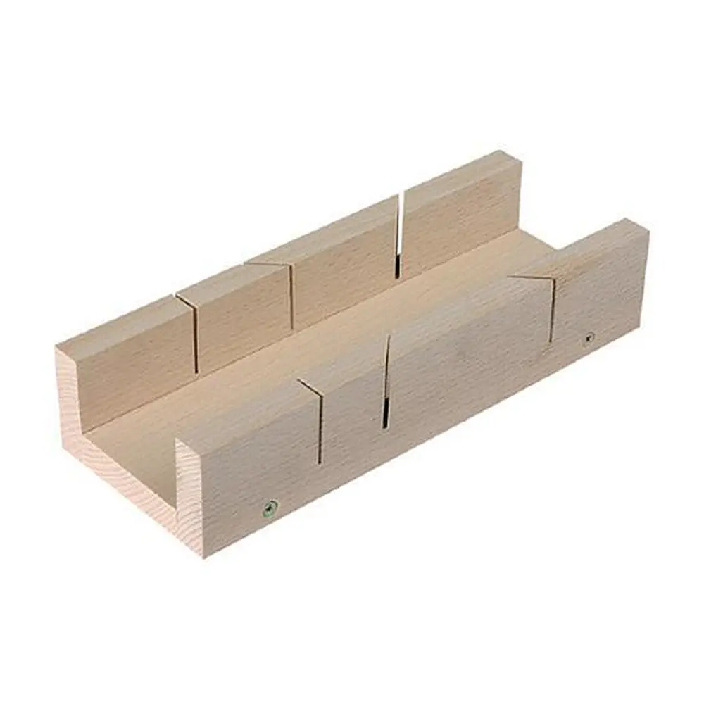 Kosorez Pilana® 31 6053 je spoľahlivý nástroj pre presné rezy dreva. S jeho drevenou pokosnicou a rozmiermi 250x97/65 mm je ideálny pre rôzne stolárske a remeselné úlohy. Získajte presné a kvalitné výsledky s týmto vynikajúcim kosorezom!