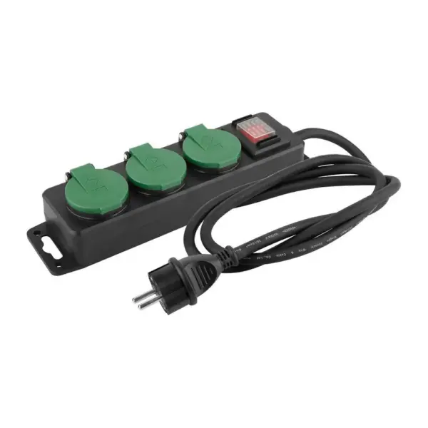 <p>Predlžovací kábel FS0701 v čiernej farbe zabezpečí prívod elektrickej energie až do dĺžky 8 metre. Vhodný do exteriéru vďaka triede ochrany IP44. Vďaka 3 zásuvkám s krytom umožňuje pripojenie viacero zariadení naraz. Disponuje vypínačom ON/OFF. Praktické uško na zavesenie kdekoľvek potrebujete. Maximálna záťaž: 16 A. Priemer vodiča: 1