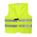 Nezabudnite si zaobstarať túto reflexnú vestu vo výraznej zelenej s reflexnými pruhmi