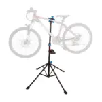Praktický stojan na bicykel Strend Pro využijete pri servisných prácach Vášho bicykla. Bez námahy tak vymeníte koleso či brzdy. Stabilný vďaka štvornožke. Disponuje odkladacím magnetickým priestorom na náradie. Výškové nastavenie stojanu je od 109 cm až do 190 cm s otáčaním 360°. Veľkosť rámu bicykla