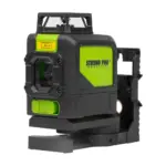 Krížový laser Strend Pro 901CG s uhlom svietenia 360° v nemeckej značky OSRAM 520 Nm. Vlnovú dĺžku tejto farby dokáže ľudské oko zachytiť najlepšie