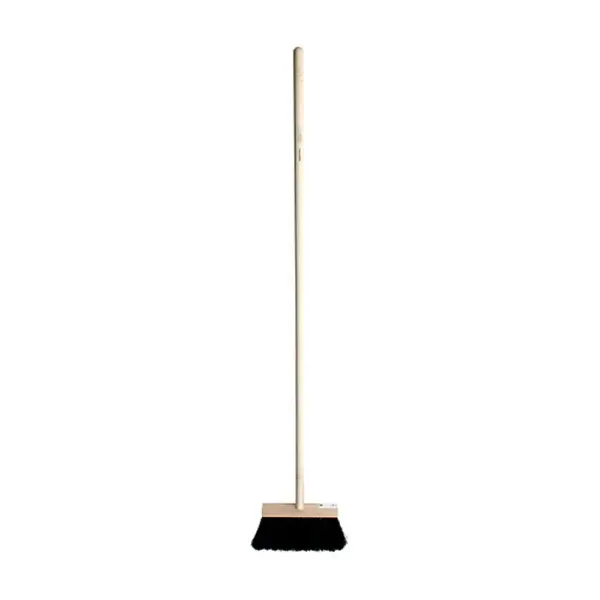 Metla Geco Indust Black WH je spoľahlivý nástroj pre profesionálne čistenie v priemyselných prostrediach. S dĺžkou 240 mm a násadou 1200 mm je ideálna pre efektívne odstránenie nečistôt a odpadkov. S touto metlou budete mať čistotu vo svojom podniku vždy pod kontrolou.