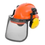 Štít Safetyco s prilbou a chráničom sluchu by nemal chýbať vo výbave lesníkov. Tento lesnícky set je určený na ochranu hlavy a tváre pred nárazmi spôsobenými obletujúcimi úlomkami a na ochranu uší pred nebezpečnou hladinou hluku počas práce. Tvárový štít je v súlade s normami EN 1731:2006 a Nariadením EU 2016/425 OOP. Chránič sluchu zodpovedá normám EN 352-3: 2003 a Nariadeniu EU 2016/425 OOP.Prilba splňa normy EN 397:2012+A1