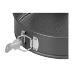 Hlavné výhody tejto formy na pečenie : - odolnosť - znesie teplotu až do + 260 °C- pečenie je rýchle a rovnomerné- nepriľnavosť - formu nie je nutné takmer vôbec vymazávať alebo vysypávať- vhodná do elektrickej
