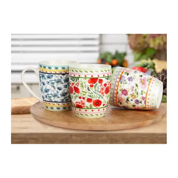 <p>Porcelánový hrnček s pekným ľudovým motívom.</p>