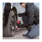 Akumulátorový rázový uťahovák Worcraft CIW-S20LiB-850 ShareSYS je výkonný nástroj na utahovanie a povoľovanie skrutiek a matíc s vysokým krútiacim momentom 850 Nm. Poháňa ho 20V Li-Ion batéria