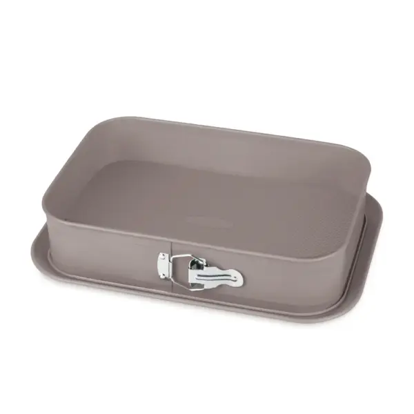 <p><span style="color: #2b2e33; font-family: Manrope; font-size: 14px;">Štvorcová forma na tortu (39 cm) z Taupe Collection je skutočným pokladom v kuchyni