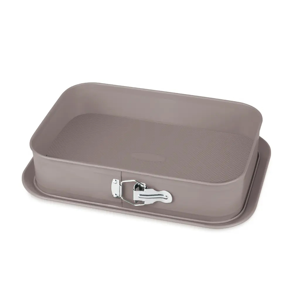 Štvorcová forma na tortu (39 cm) z Taupe Collection je skutočným pokladom v kuchyni