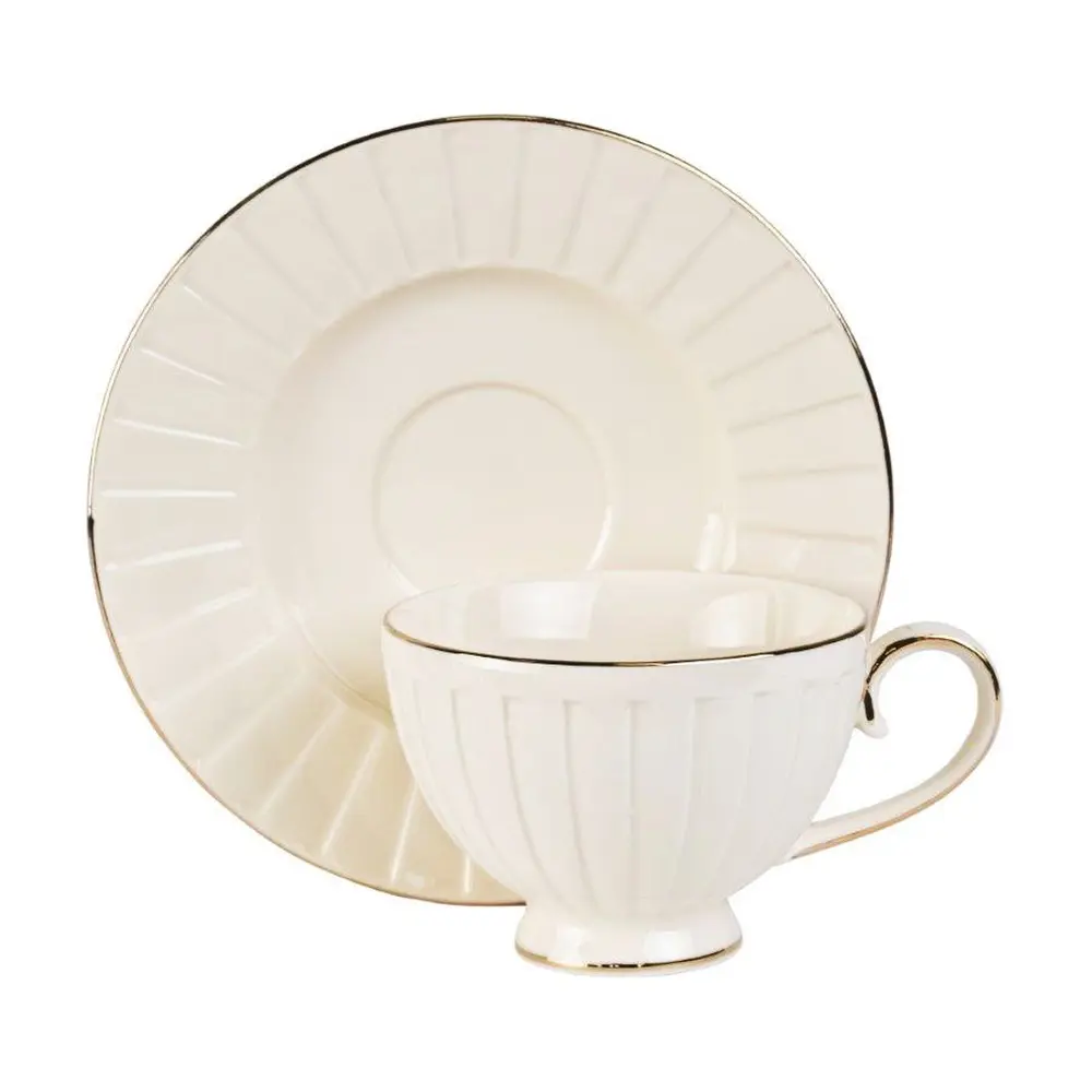 Charakteristickým znakom kolekcie sú vypuklé drážky a zlaté ozdoby.Vyrobené z najkvalitnejšieho porcelánu od renomovanej značky Veroni.Všetko zabalené v ozdobnom obale (môže sa líšiť v závislosti od doručenia).